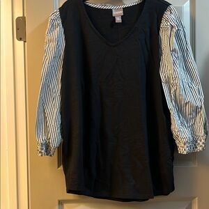 Chico's Black and Blue 3/4 Sleeve V-Neck Sweater